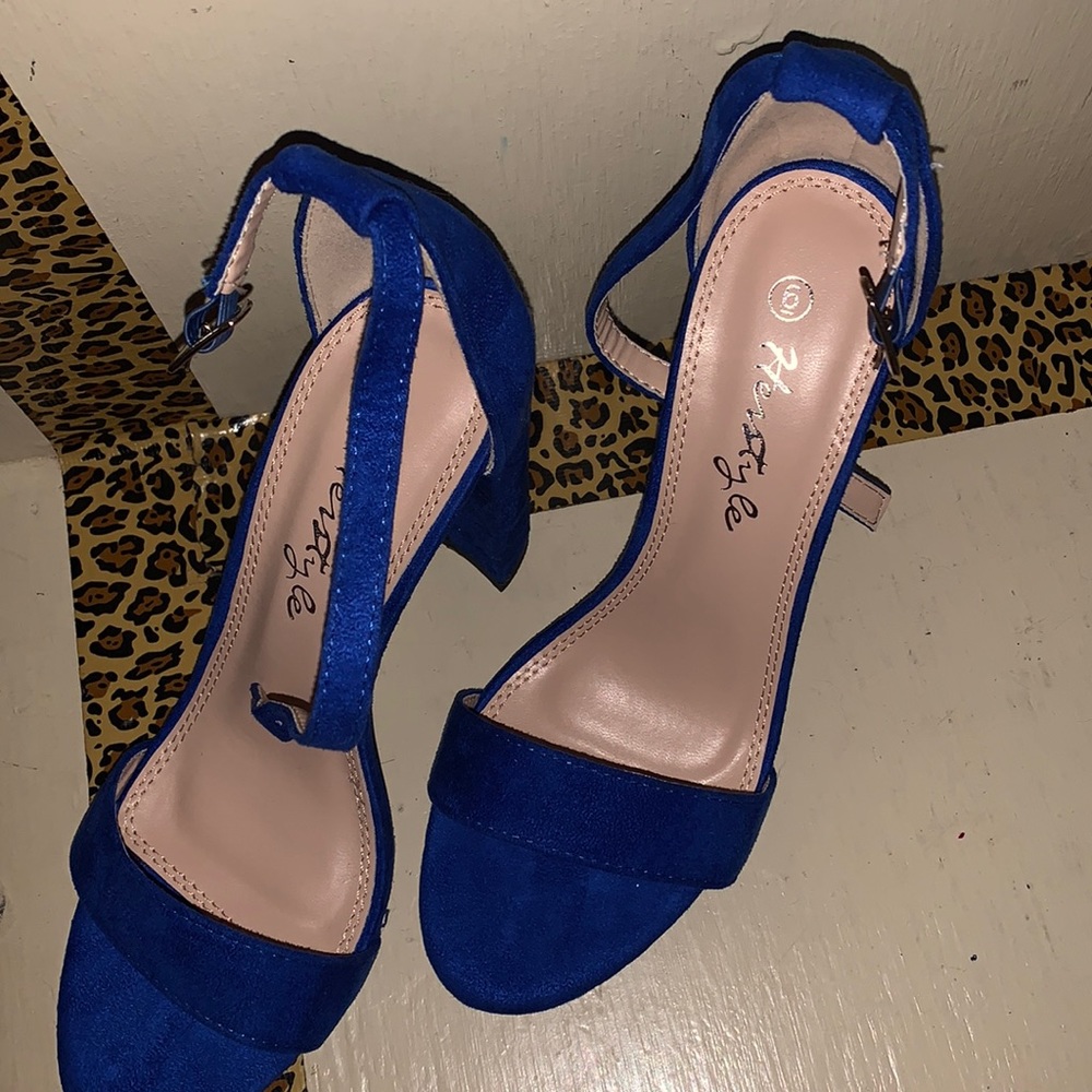 DARK BLUE HEELS